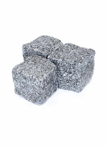 Kopfsteinpflaster Granit Hellgrau 8 - 10cm (naß)