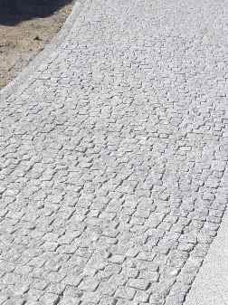 Kopfsteinpflaster Granit Hellgrau 8 - 10cm verlegt